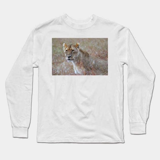 Camouflage: Female Lion Portrait, Maasai Mara, Kenya Long Sleeve T-Shirt by Carole-Anne